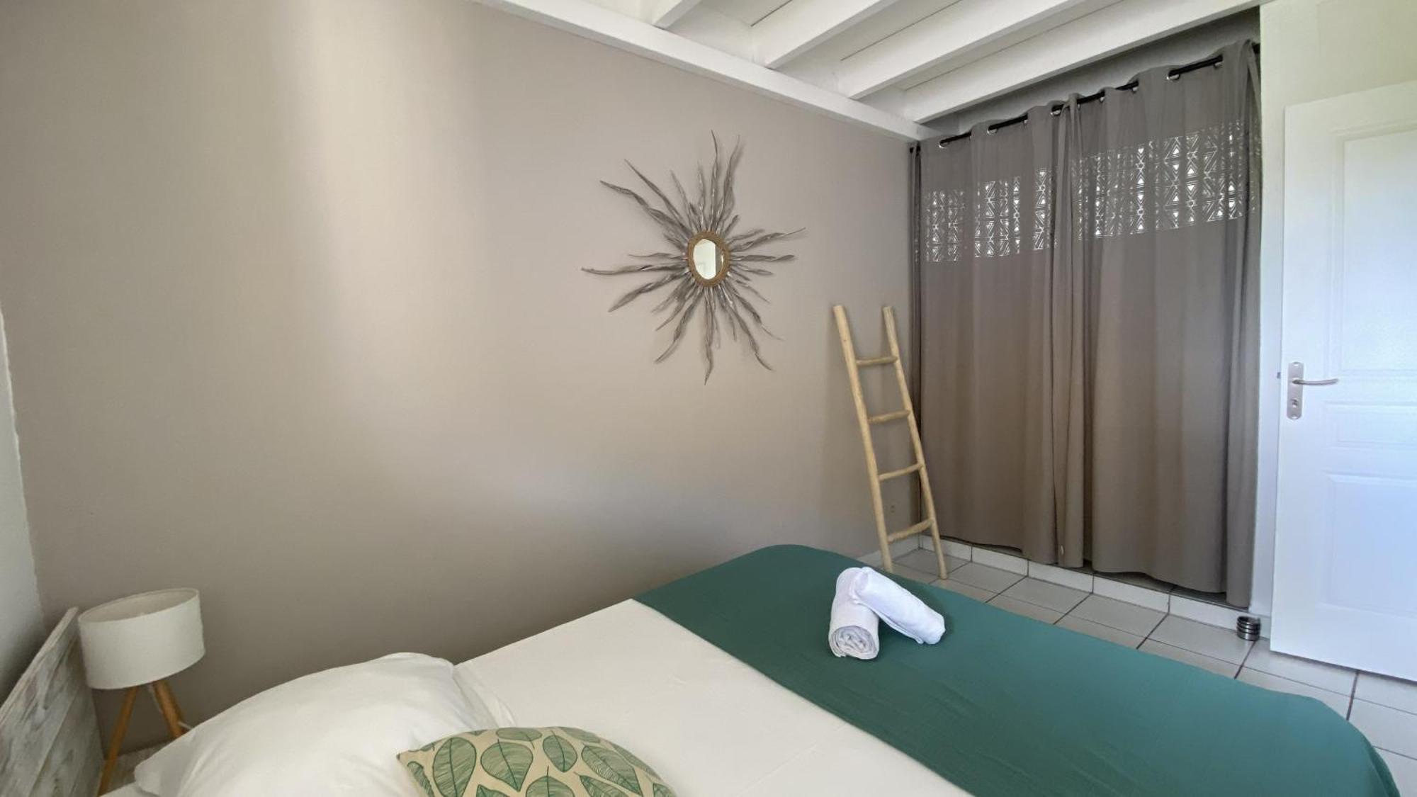 Ti Caraibes, Appartement T3 Atypique, Vue Mer, Piscine Et Proche Plage Les Trois-Îlets Kültér fotó